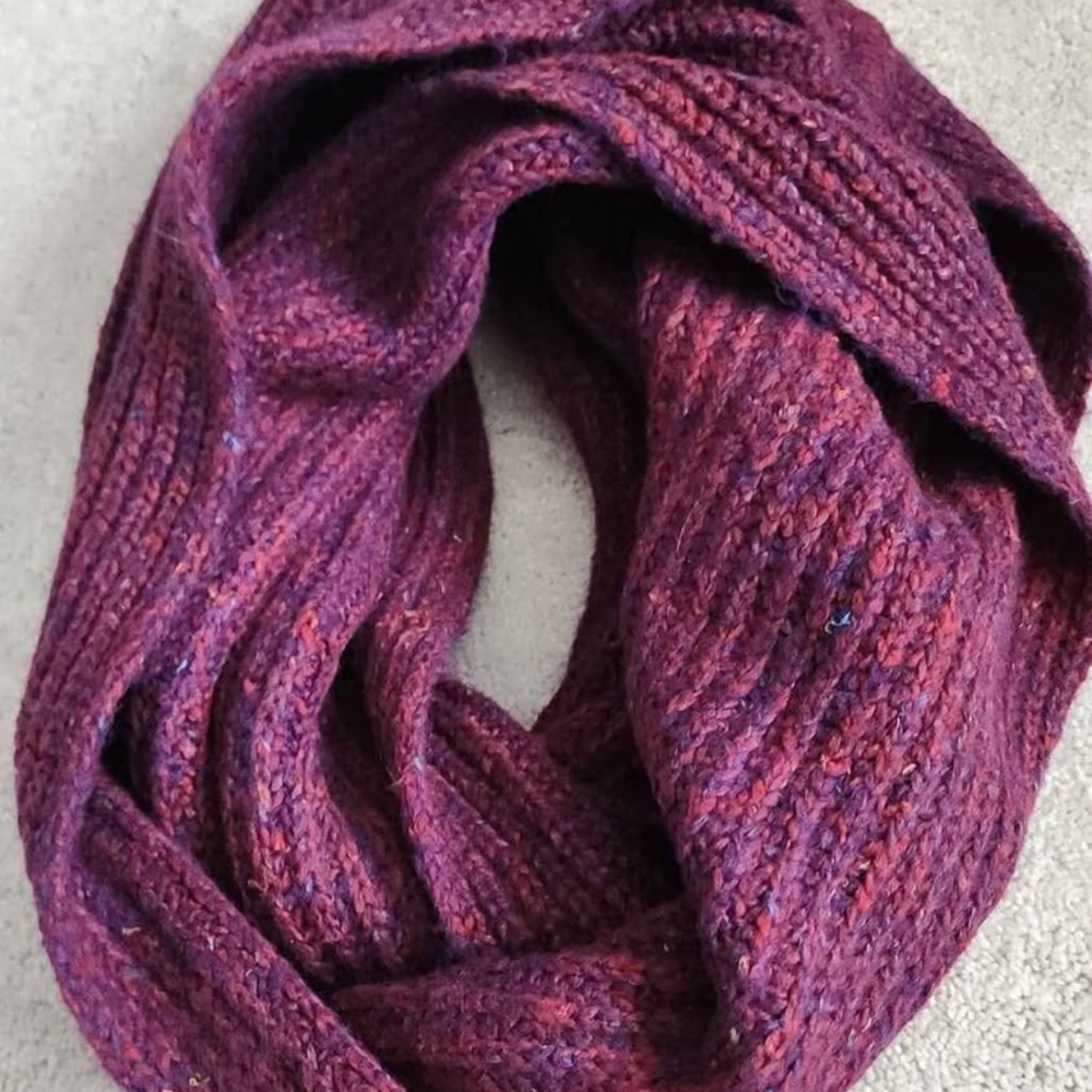 Banana Republic Deep Purple Knit Scarf